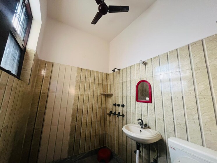 Bathroom, tarang-orchid 2 Bedroom 1500 Sq.Ft. Independent House In Sector 28 Faridabad 9561209