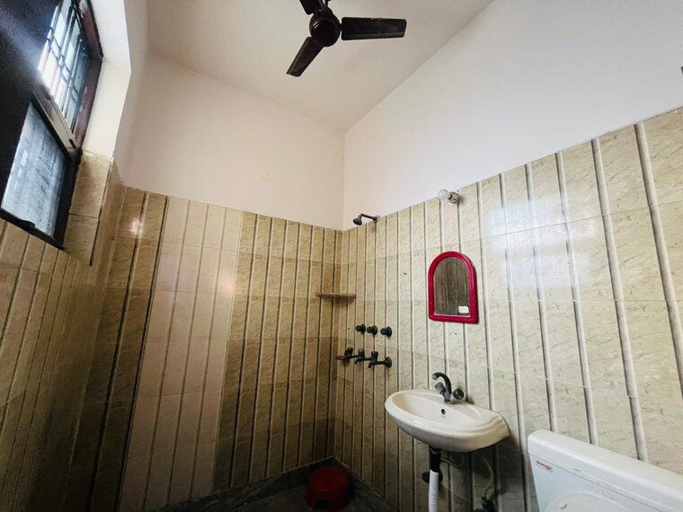 Bathroom, tarang-orchid 2 Bedroom 1500 Sq.Ft. Independent House In Sector 28 Faridabad 9561209