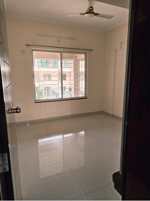 Room in 3 BHK Apartment at GK Rose Icon, Pimple Saudagar – for Rent