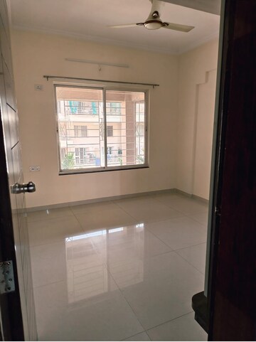 Room in 3 BHK Apartment at GK Rose Icon, Pimple Saudagar – for Rent