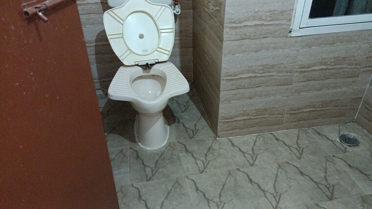 Bathroom, vaishali sector 4 2 Bedroom 990 Sq.Ft. Builder Floor In Vaishali Sector 4 Ghaziabad 9561244