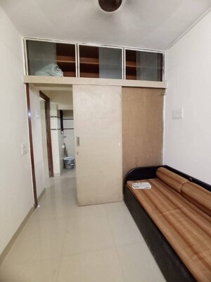 Kitchen in 1.5 BHK Apartment at Kanakia Park Apartment, Kandivali East – for Rent