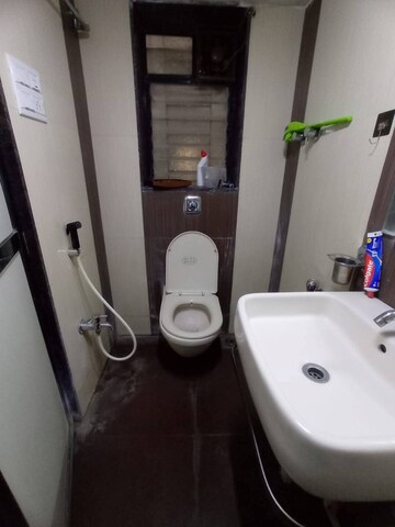 Bathroom in 1.5 BHK Apartment at Kanakia Park Apartment, Kandivali East – for Rent