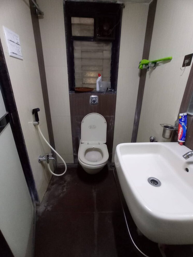 Bathroom, kanakia-park-apartment 1.5 Bedroom 525 Sq.Ft. Apartment In Kandivali East Mumbai 9561249