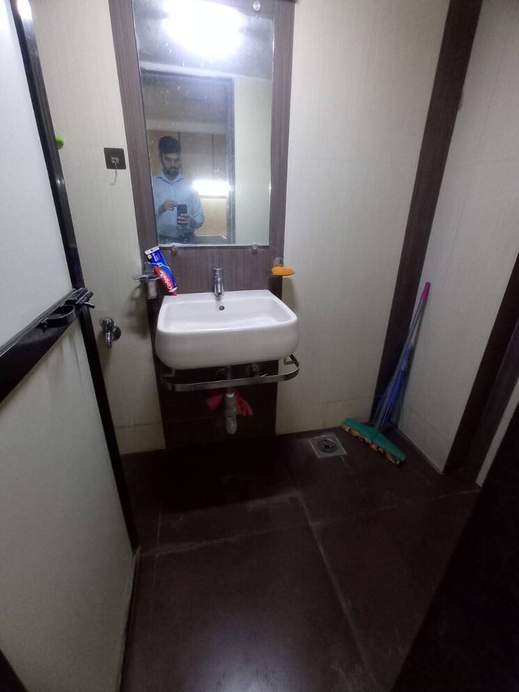 Bathroom, kanakia-park-apartment 1.5 Bedroom 525 Sq.Ft. Apartment In Kandivali East Mumbai 9561249