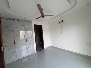 Room in 3 BHK Builder Floor at Sector 81 – for Sale