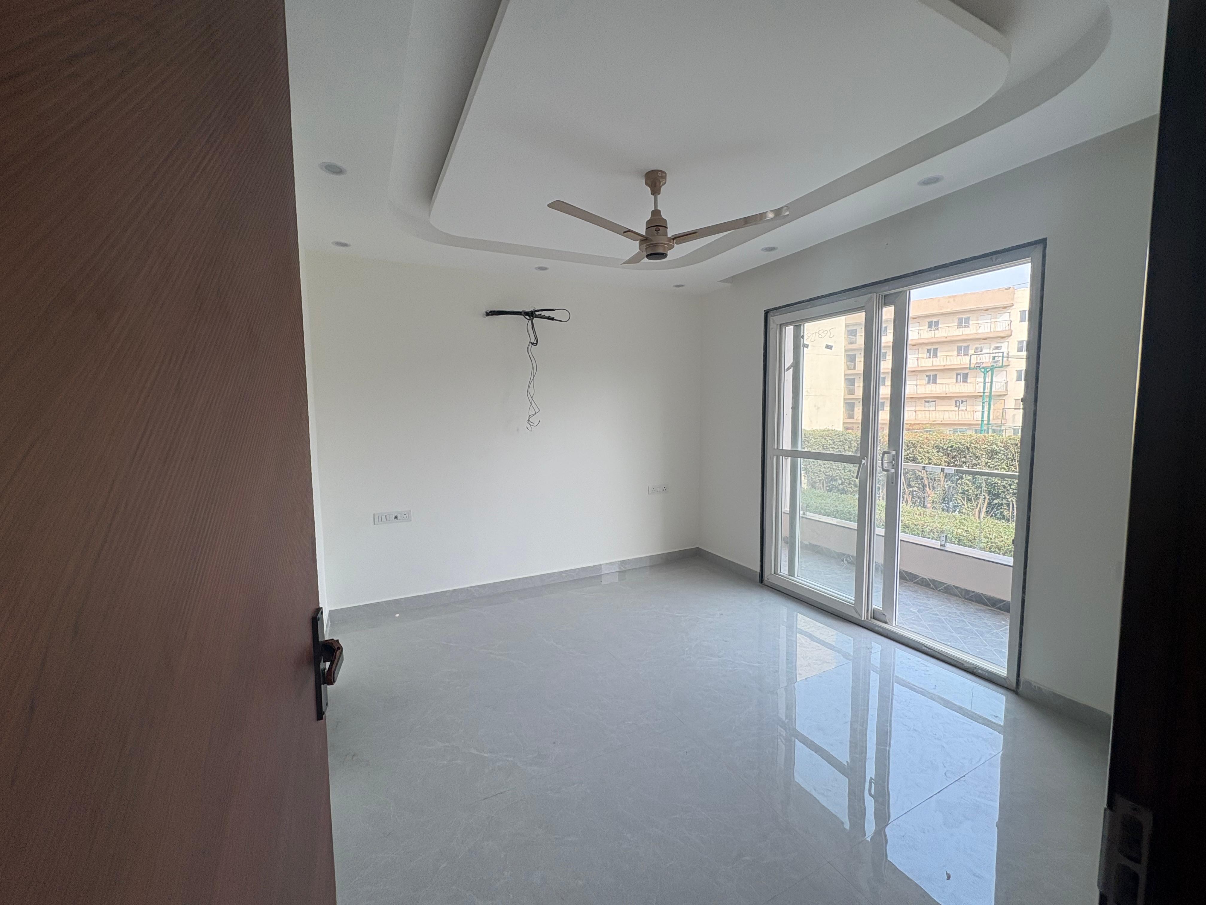 3 BHK + Servant Room Builder Floor For Sale in Sector 81