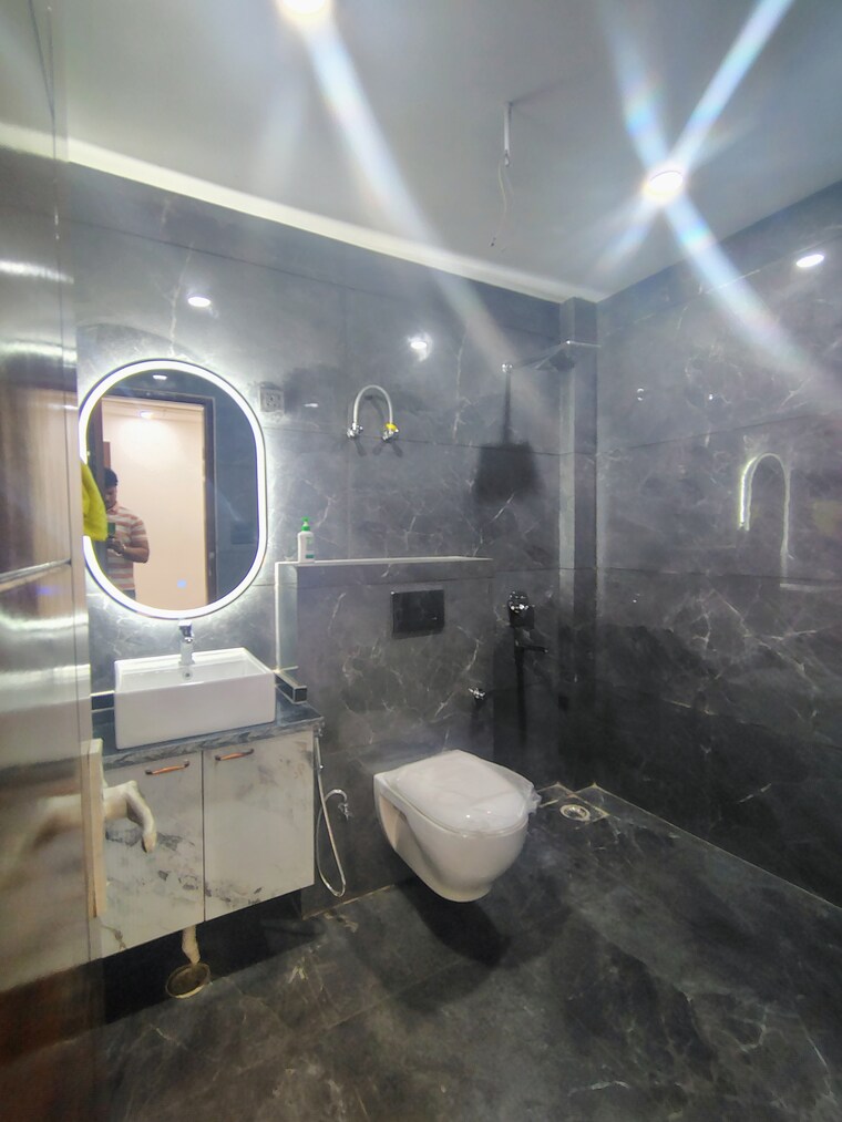 Bathroom, sector 85 3 Bedroom 1255 Sq.Ft. Builder Floor In Sector 85 Faridabad 9561355