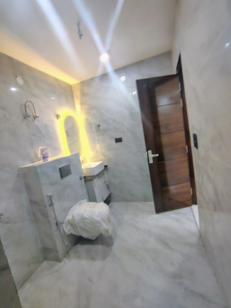 Bathroom, sector 85 3 Bedroom 1255 Sq.Ft. Builder Floor In Sector 85 Faridabad 9561355
