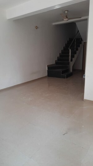 Room in 3 BHK Villa at Shela – for Rent