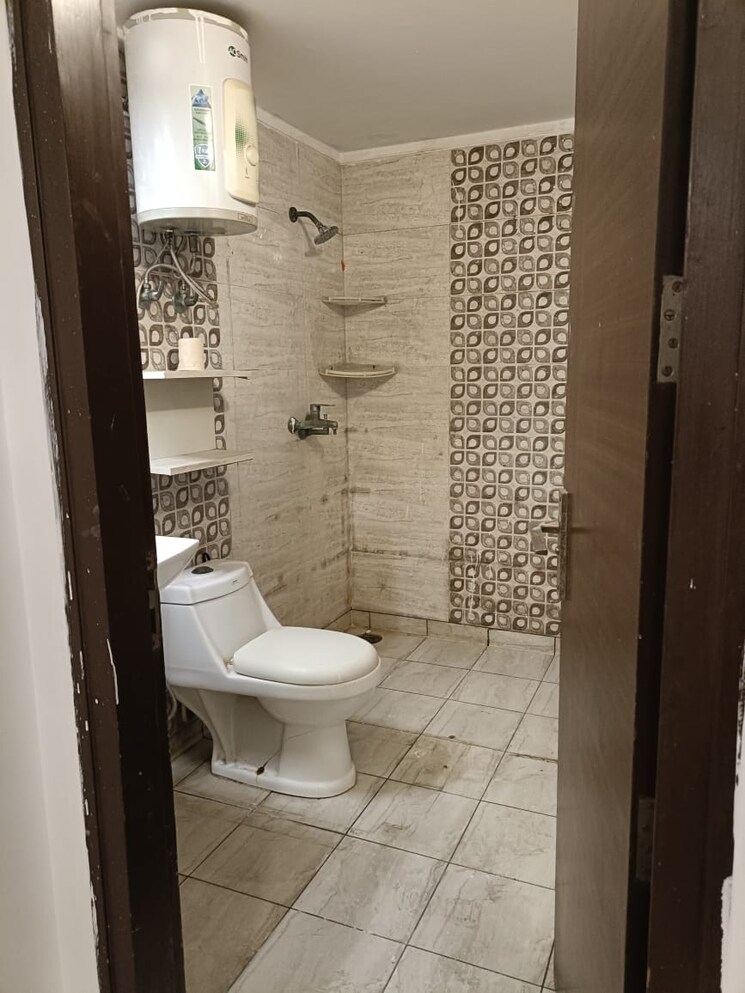 Bathroom, gulshan-ikebana 3.5 Bedroom 1990 Sq.Ft. Apartment In Sector 143 Noida 9561347