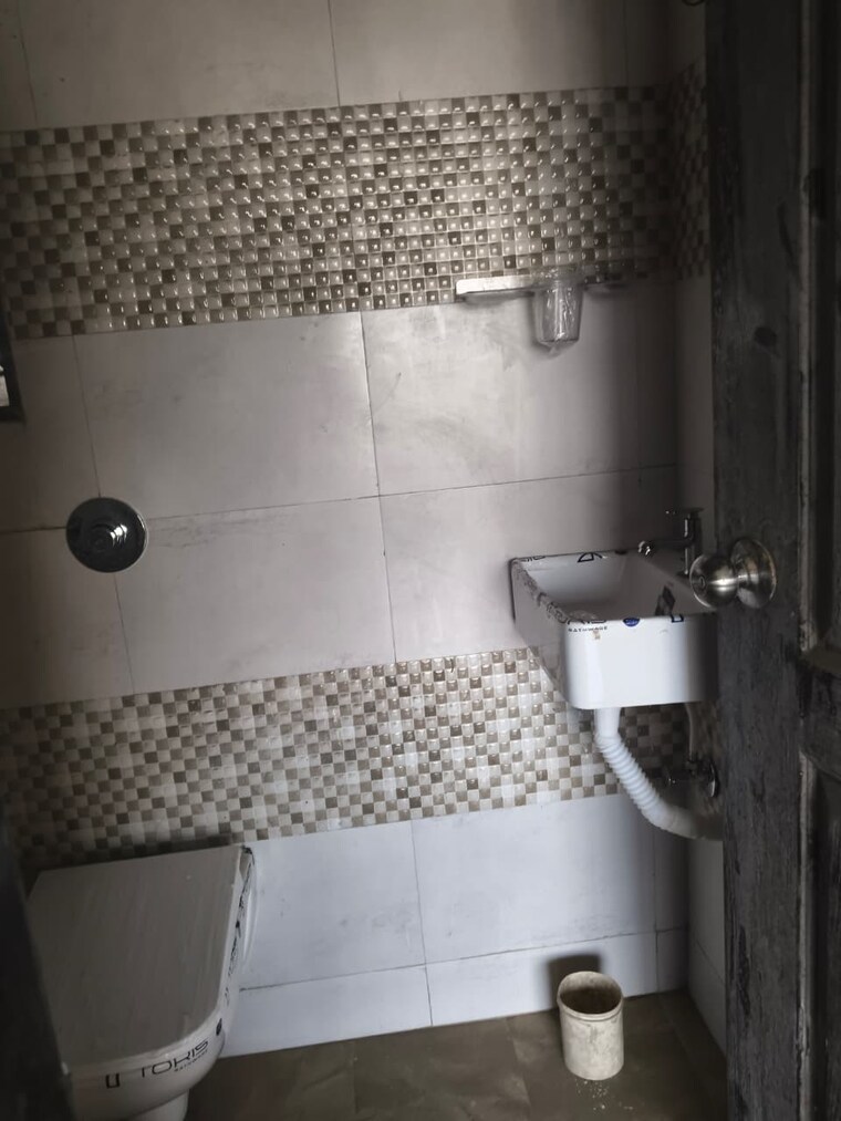 Bathroom, elite-the-crown 2 Bedroom 670 Sq.Ft. Apartment In Tilak Nagar Mumbai 9561393