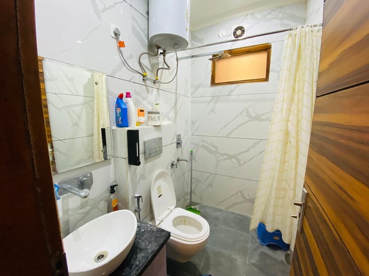 Attached Bathroom, sector 88 2 Bedroom 1050 Sq.Ft. Builder Floor In Sector 88 Faridabad 9561558