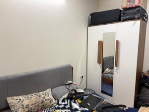 Master Bedroom in 2 BHK Apartment at Sheth Vasant Oasis, Andheri East – for Rent