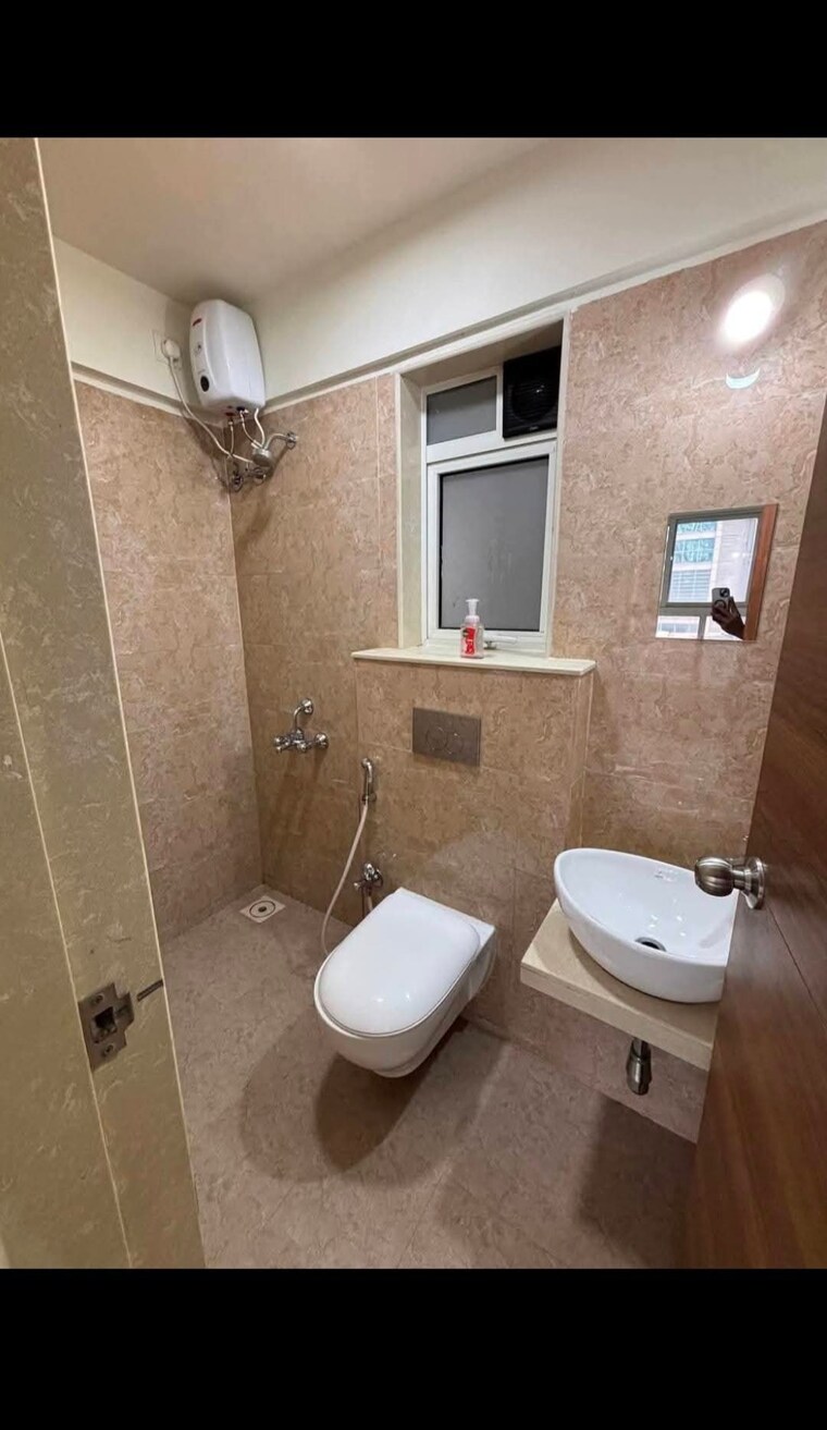 Bathroom, jp-eminence 1 Bedroom 393 Sq.Ft. Apartment In Andheri West Mumbai 9561617