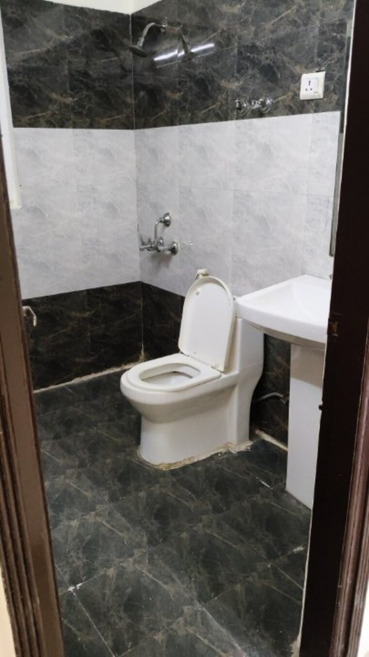 Bathroom, angel-jupiter 2 Bedroom 1150 Sq.Ft. Apartment In Ahinsa Khand 2 Ghaziabad 9561162