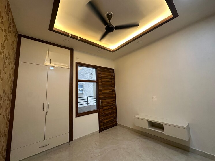 Room, sector 88 3 Bedroom 1050 Sq.Ft. Builder Floor In Sector 88 Faridabad 9561683