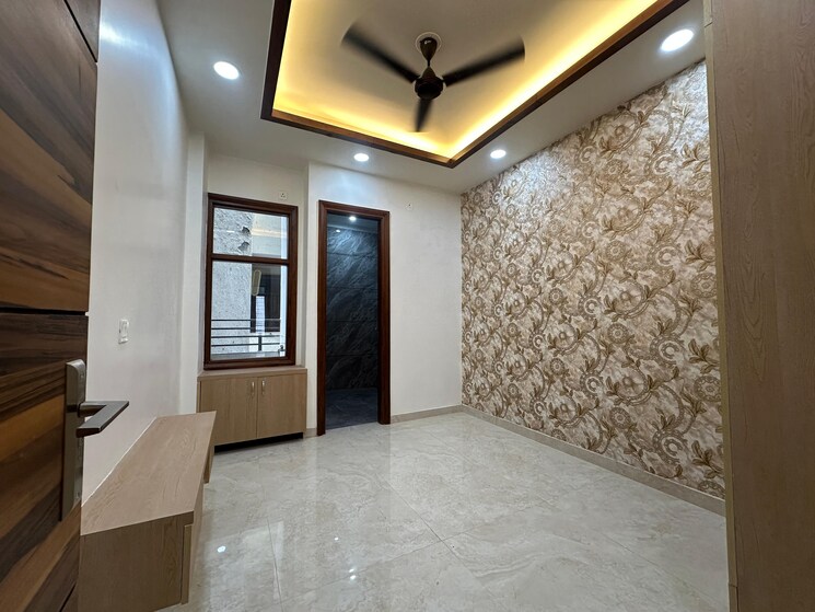 Room, sector 88 3 Bedroom 1050 Sq.Ft. Builder Floor In Sector 88 Faridabad 9561683