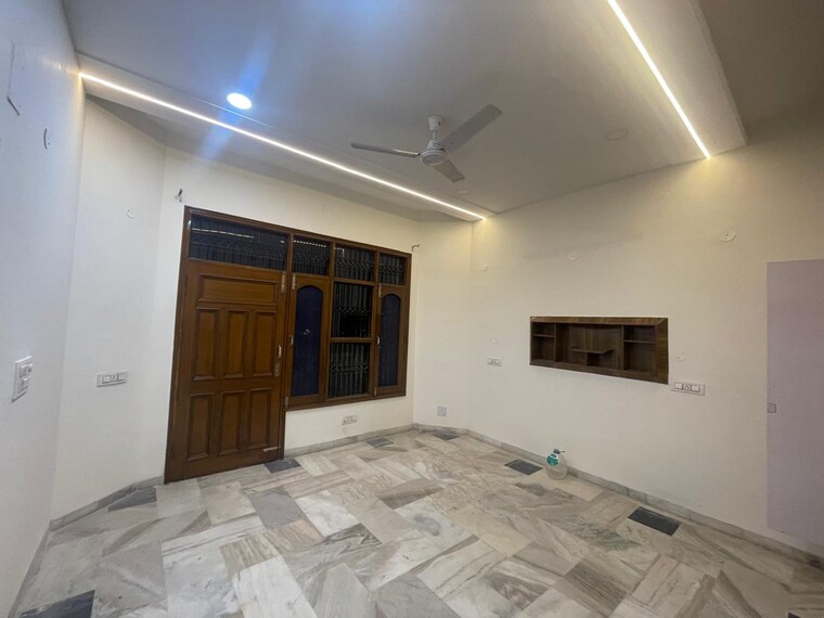 Room, sector 7 4 Bedroom 2150 Sq.Ft. Independent House In Sector 7 Panchkula 9561521