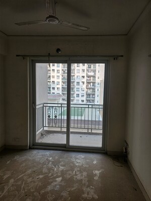 Room in 3 BHK Apartment at Radhey Krishna Casa Green I, Sector 16 Greater Noida – for Sale