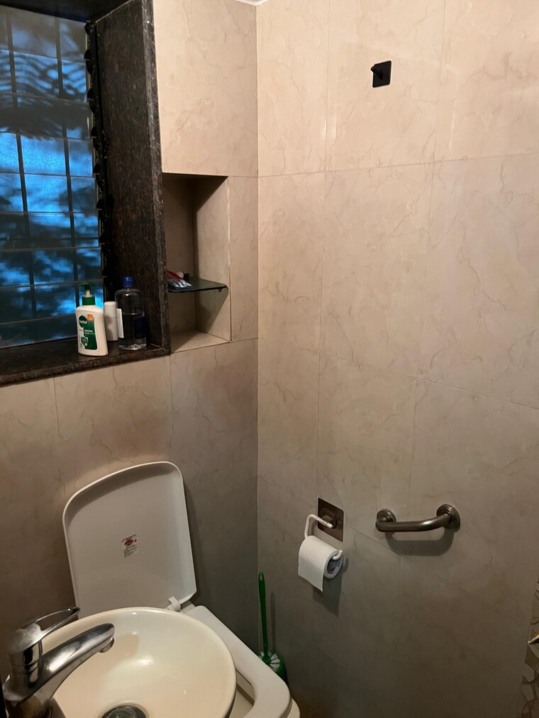 Bathroom, mahim 2 Bedroom 650 Sq.Ft. Apartment In Mahim Mumbai 9561671