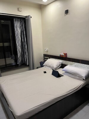 Bedroom in 2 BHK Apartment at Mahim – for Rent