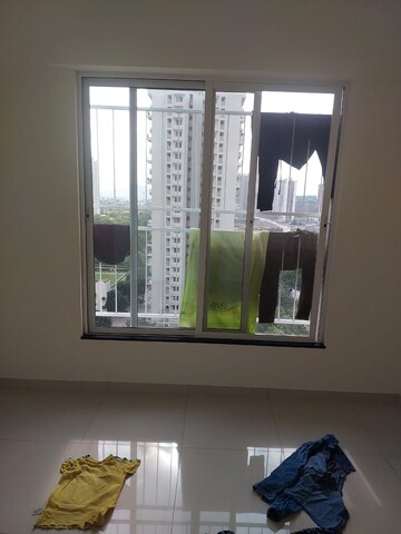 Room in 3 BHK Apartment at Kolte Patil Life Republic, Hinjewadi – for Rent