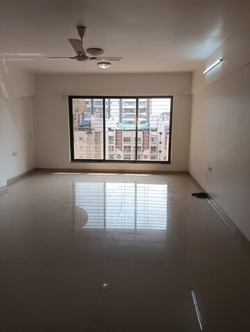 Room in 3 BHK Apartment at Capri Heights, Andheri West – for Rent