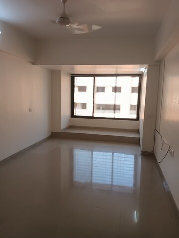 Room in 3 BHK Apartment at Capri Heights, Andheri West – for Rent