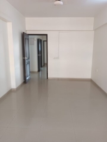 Room in 3 BHK Apartment at Capri Heights, Andheri West – for Rent