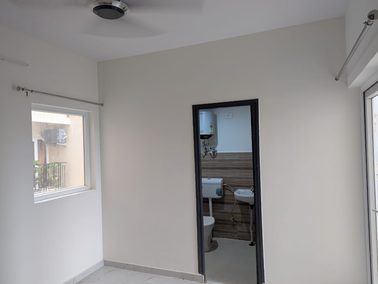 2 BHK Apartment For Rent in Pivotal Paradise