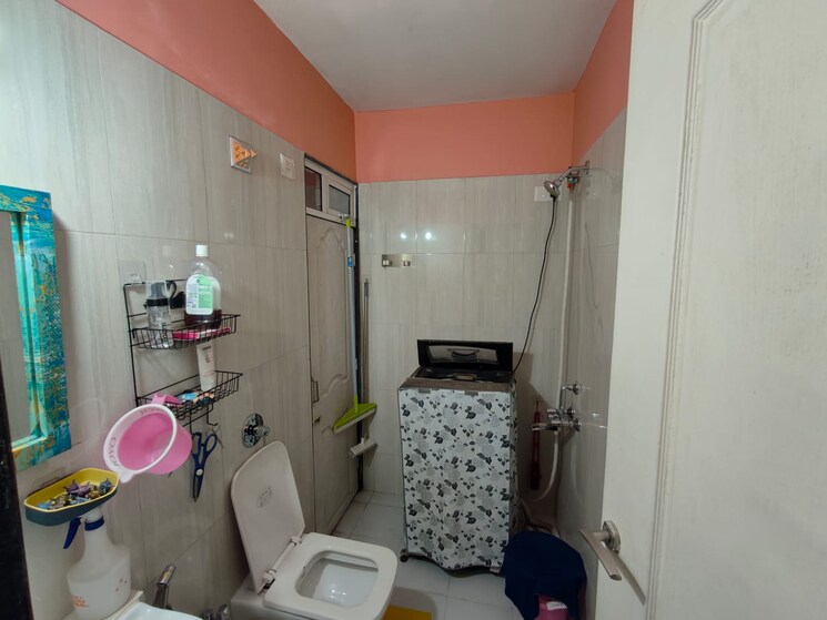 Bathroom, puranik-hometown 2 Bedroom 733 Sq.Ft. Apartment In Ghodbunder Road Thane 9561759