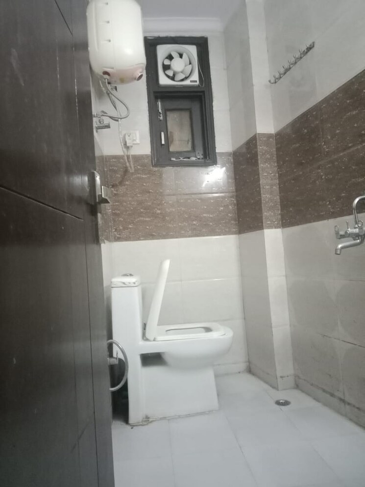 Bathroom, saket 2 Bedroom 850 Sq.Ft. Builder Floor In Saket Delhi 9561773