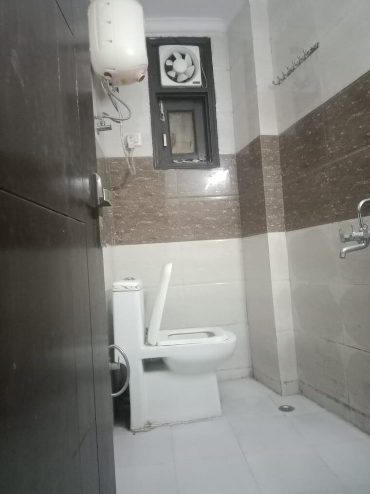 Bathroom, saket 2 Bedroom 850 Sq.Ft. Builder Floor In Saket Delhi 9561773