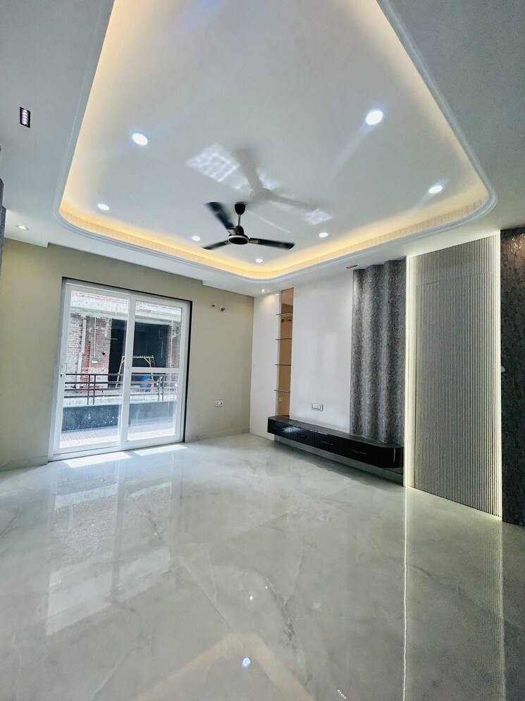 Room, sector 89 4 Bedroom 359 Sq.Yd. Builder Floor In Sector 89 Faridabad 9561811