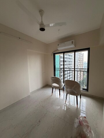 Room in 2 BHK Apartment at Ikebana, Matunga East – for Rent