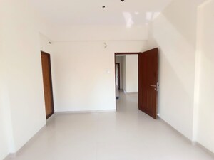 Room in 2 BHK Apartment at Lucky House, Chembur – for Rent