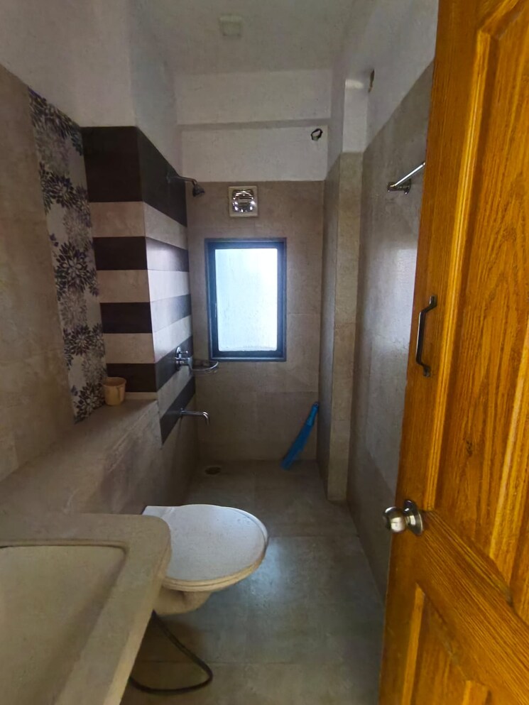 Bathroom, lucky-house 2 Bedroom 810 Sq.Ft. Apartment In Chembur Mumbai 9561755