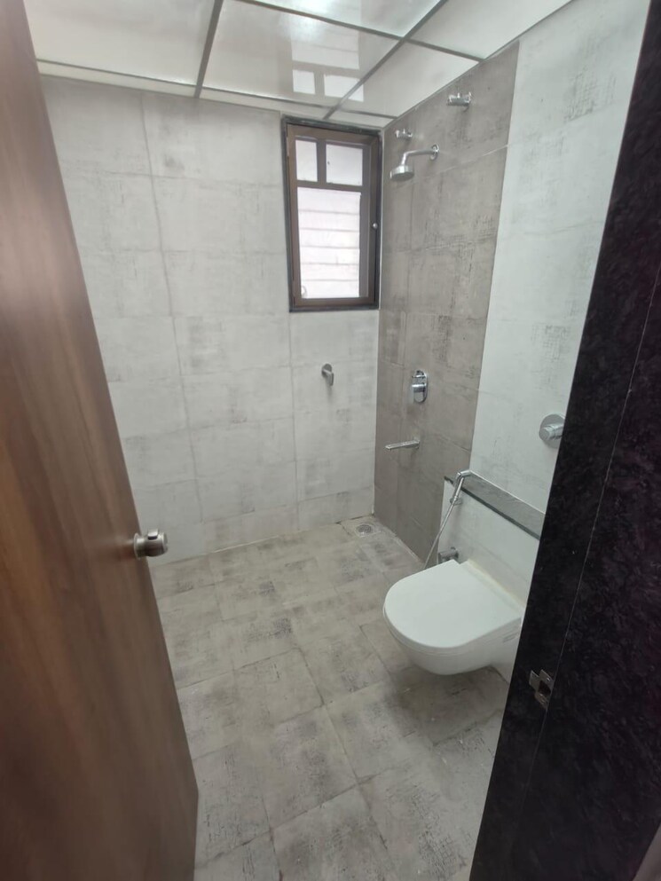 Bathroom, kalyani nagar 1 Bedroom 995 Sq.Ft. Apartment In Kalyani Nagar Pune 9561818
