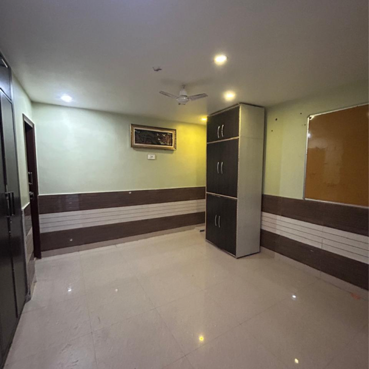 Room, sector 21 3 Bedroom 1850 Sq.Ft. Villa In Sector 21 Gurgaon 9561875