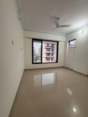 Room in 3 BHK Apartment at Ikebana, Matunga East – for Rent