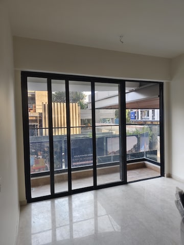 Room in 2 BHK Apartment at Kalpataru Magnus, Bandra East – for Rent