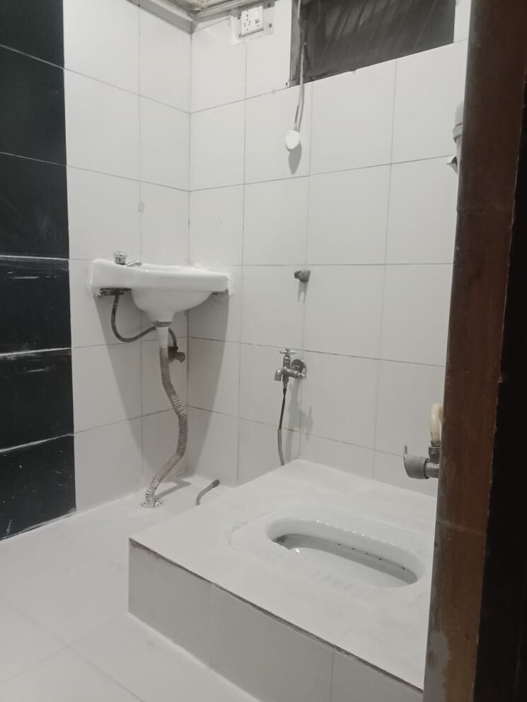 Bathroom, saket 1 Bedroom 450 Sq.Ft. Builder Floor In Saket Delhi 9561921
