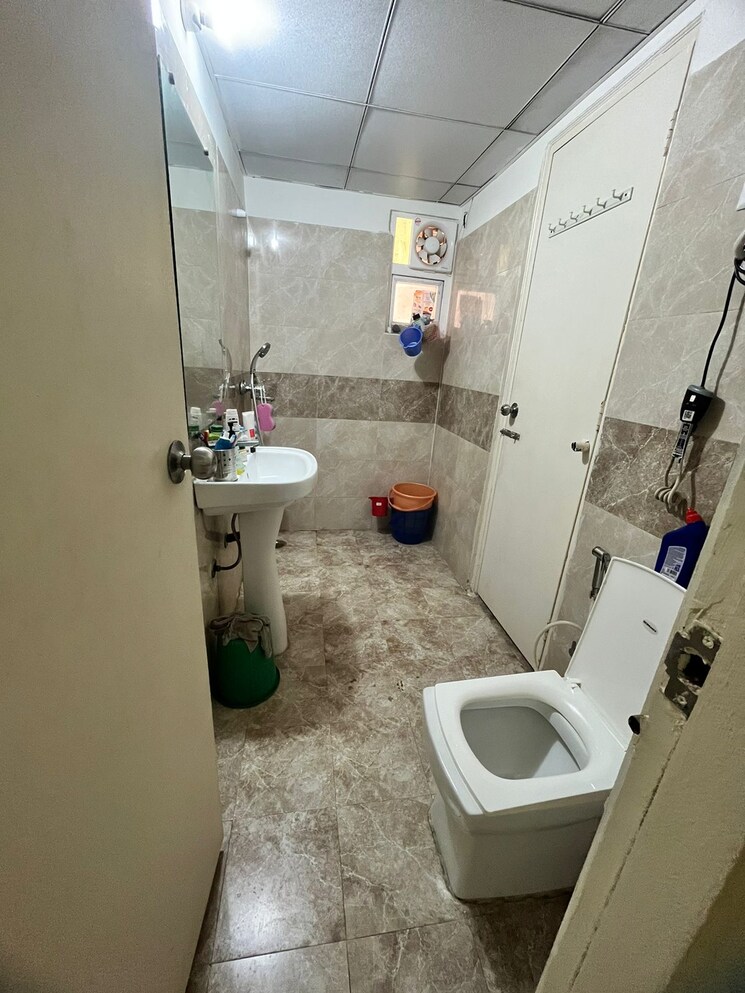 Bathroom, gaurs-siddhartham 2 Bedroom 945 Sq.Ft. Apartment In Siddharth Vihar Ghaziabad 9561884