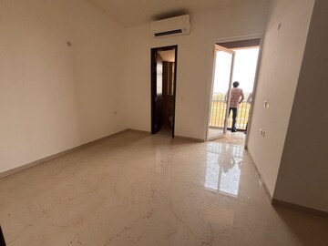 Room in 2 BHK Apartment at Pioneer Park Phase 1, Sector 61 – for Rent