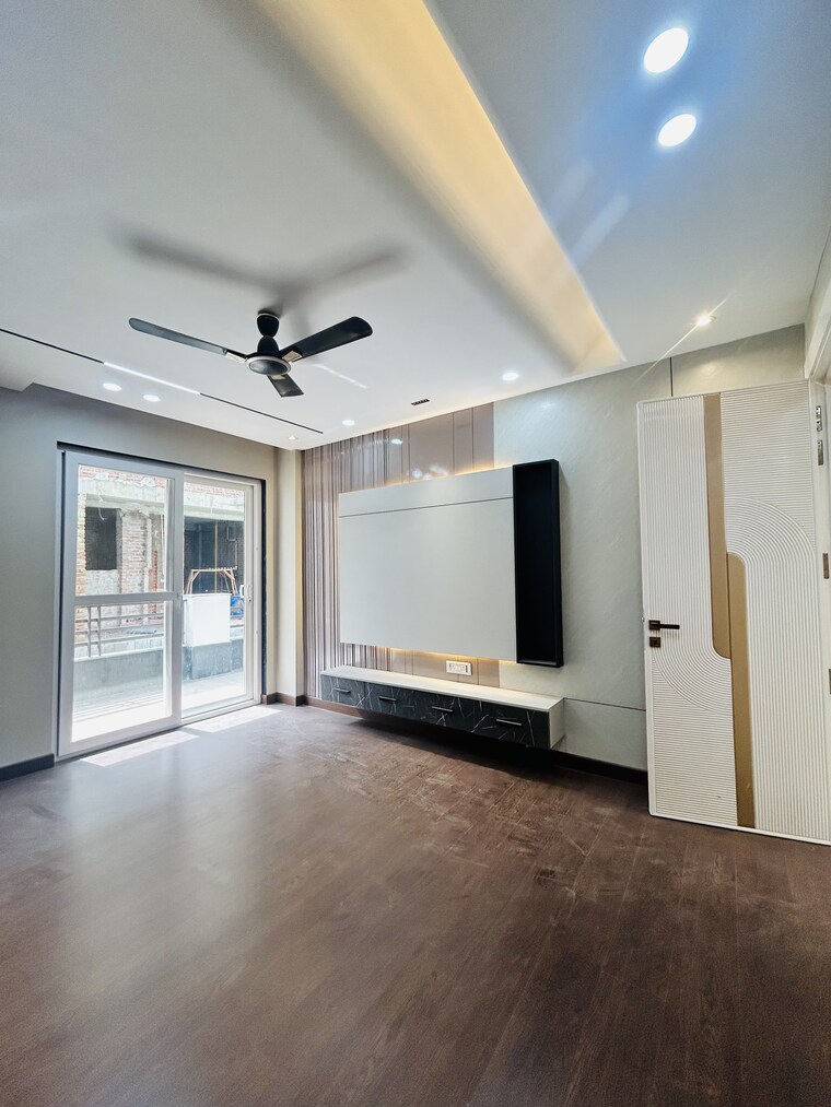 Room, sector 89 4 Bedroom 359 Sq.Yd. Builder Floor In Sector 89 Faridabad 9561926