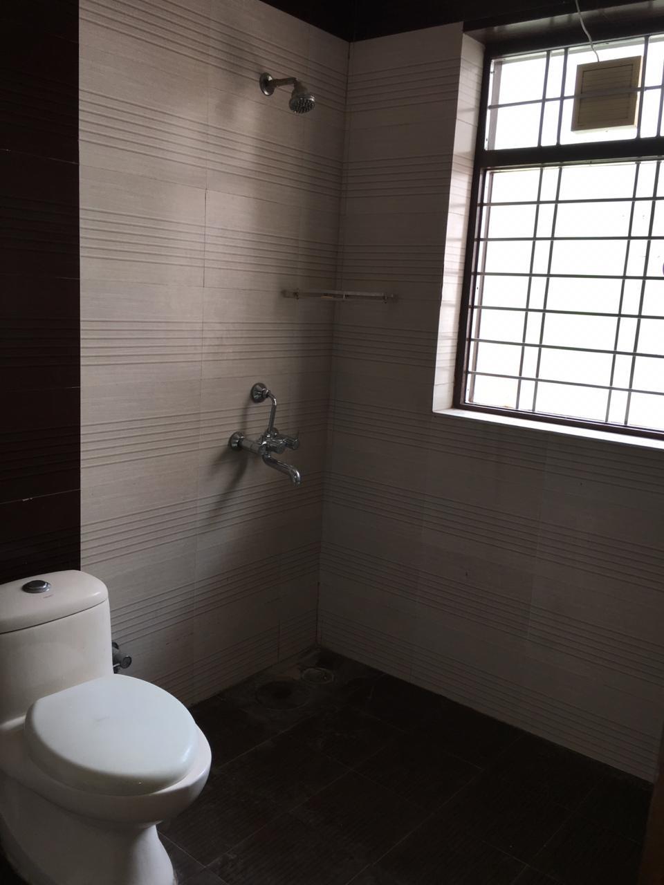 2 BHK + Servant Room Builder Floor For Rent in Sector 46