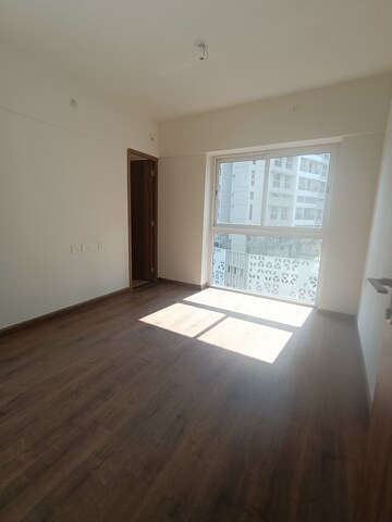 Room in 2 BHK Apartment at SD Siennaa Wing C, Kandivali East – for Rent