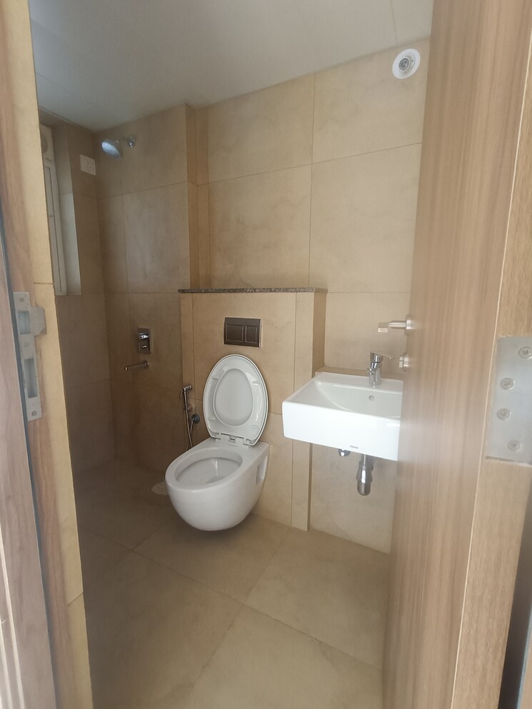 Bathroom, sd-siennaa-wing-c 2 Bedroom 720 Sq.Ft. Apartment In Kandivali East Mumbai 9562250