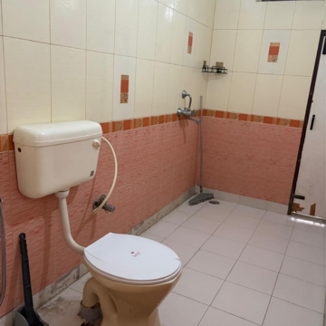 Bathroom in 3 BHK Villa at Sector 23 – for Rent